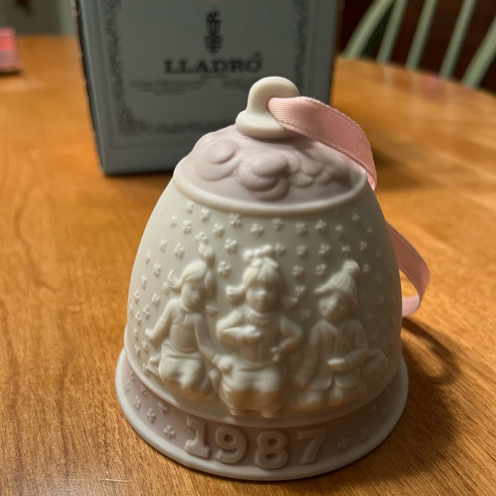 Lladro First Annual Christmas Orna (1987)